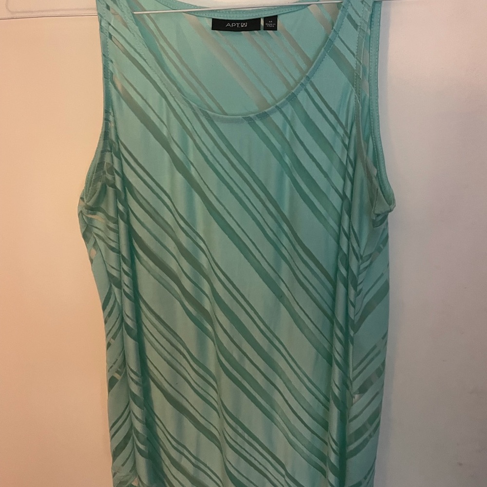 Women’s teal tank.